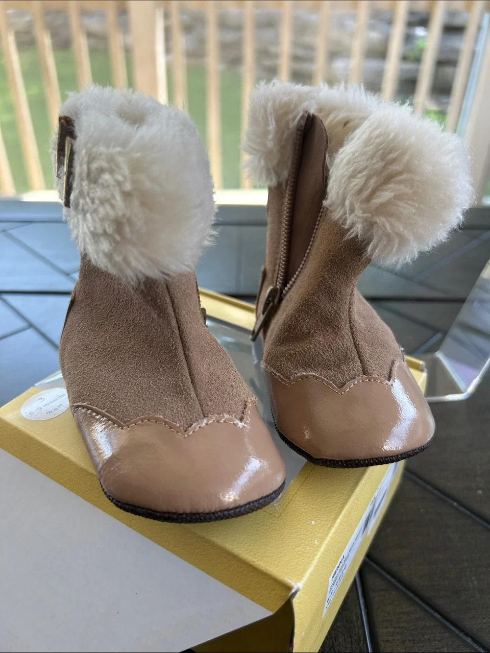 Robeez simple tan